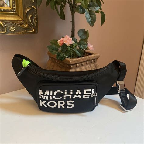 michael kors fanny pack black